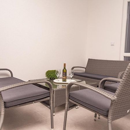 Apartmani Marijamagdalena Gračac Zewnętrze zdjęcie
