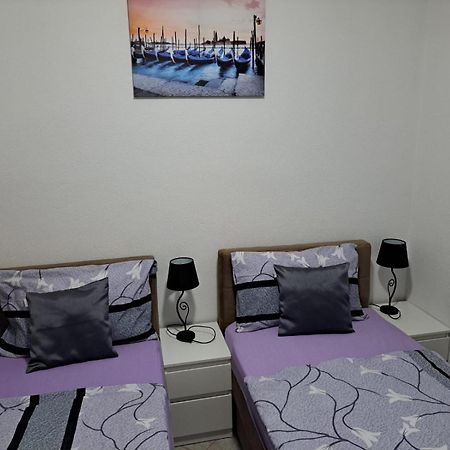 Apartmani Marijamagdalena Gračac Zewnętrze zdjęcie