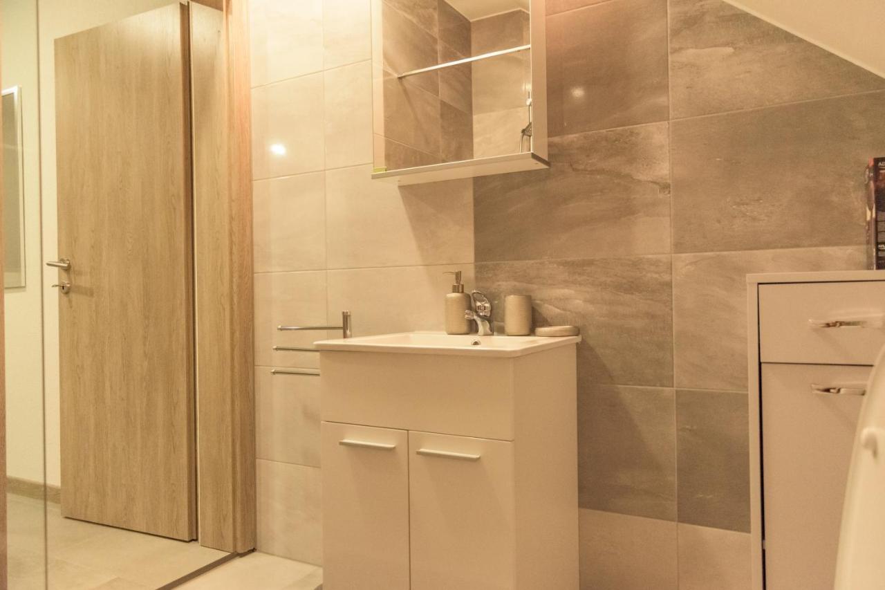 Apartmani Marijamagdalena Gračac Zewnętrze zdjęcie