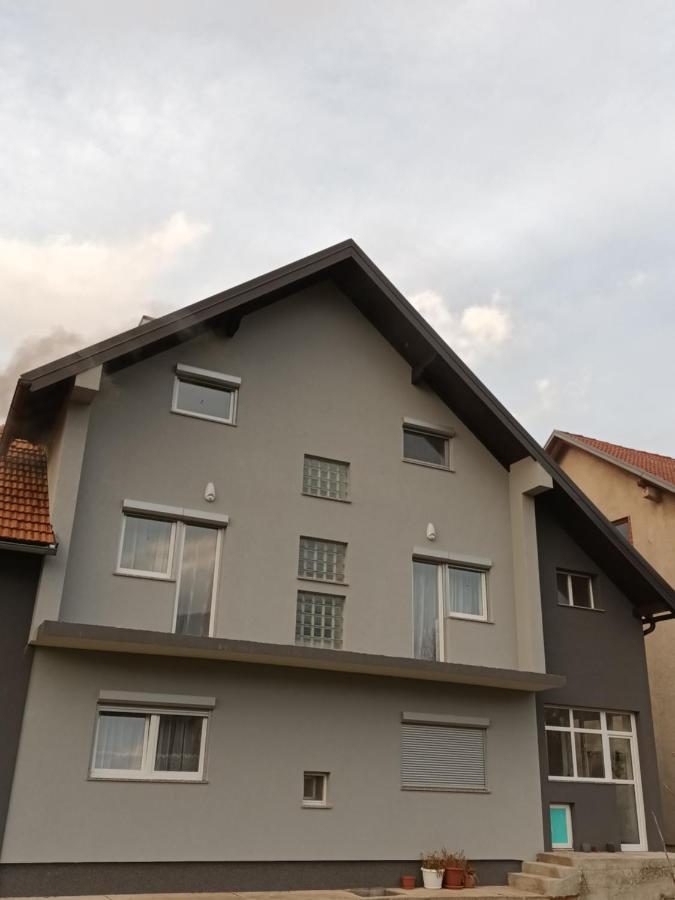 Apartmani Marijamagdalena Gračac Zewnętrze zdjęcie