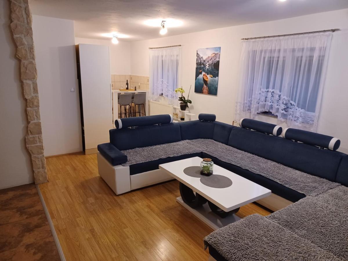 Apartmani Marijamagdalena Gračac Zewnętrze zdjęcie