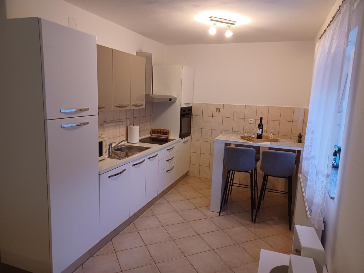 Apartmani Marijamagdalena Gračac Zewnętrze zdjęcie