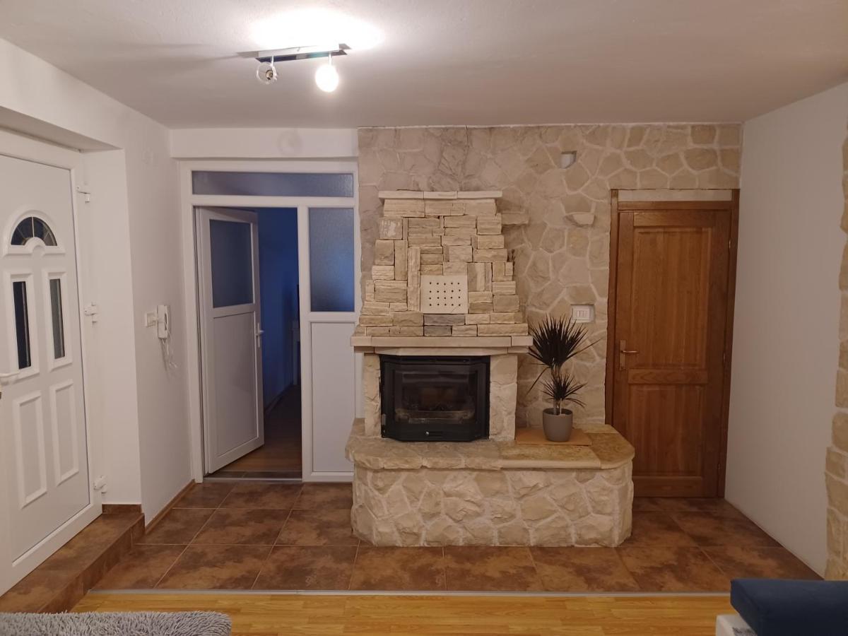 Apartmani Marijamagdalena Gračac Zewnętrze zdjęcie