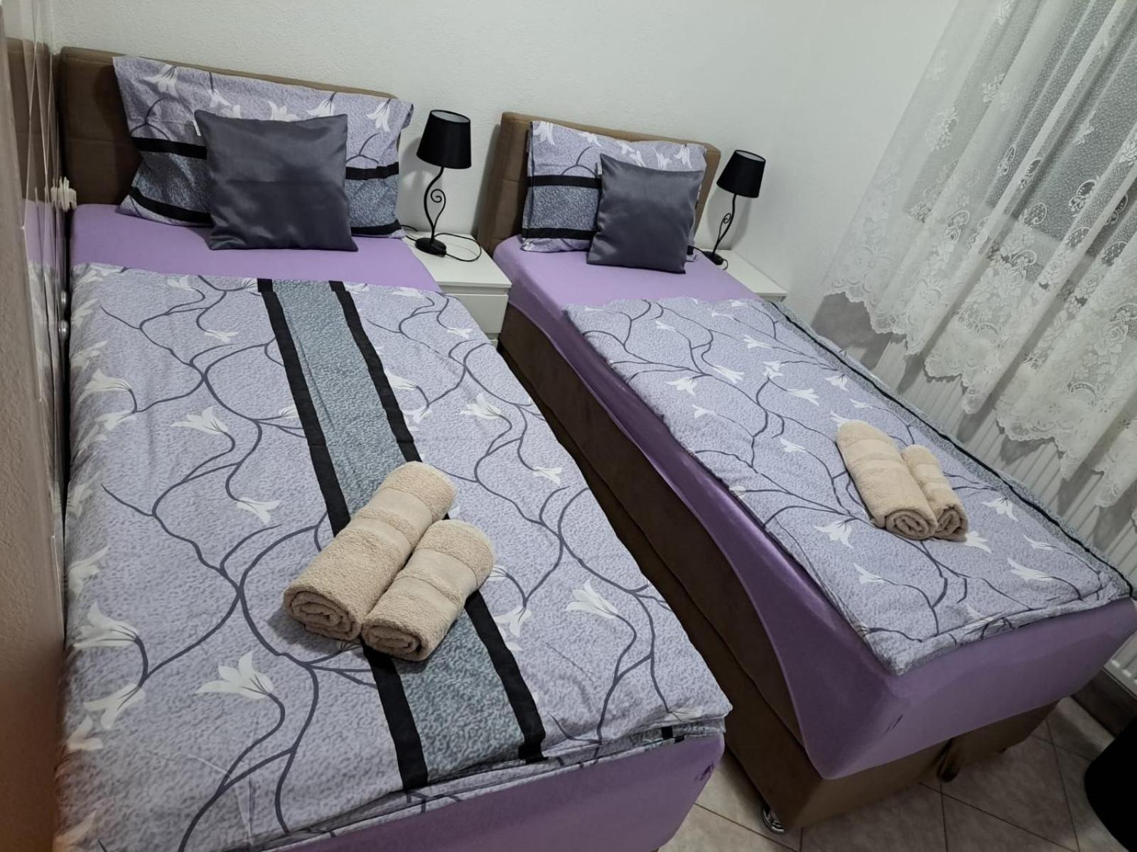 Apartmani Marijamagdalena Gračac Zewnętrze zdjęcie
