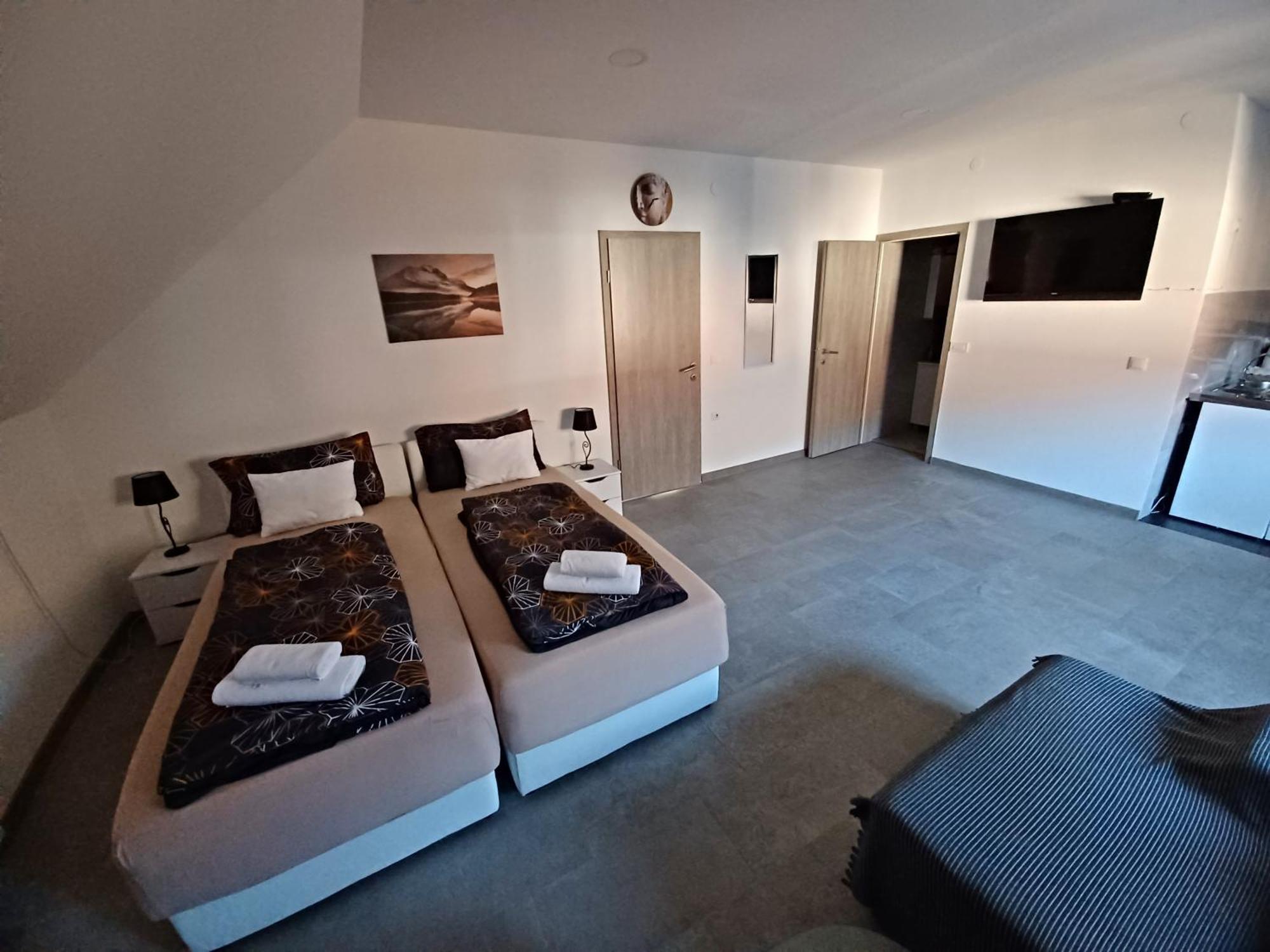 Apartmani Marijamagdalena Gračac Zewnętrze zdjęcie