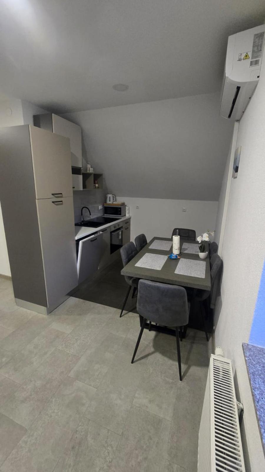 Apartmani Marijamagdalena Gračac Zewnętrze zdjęcie