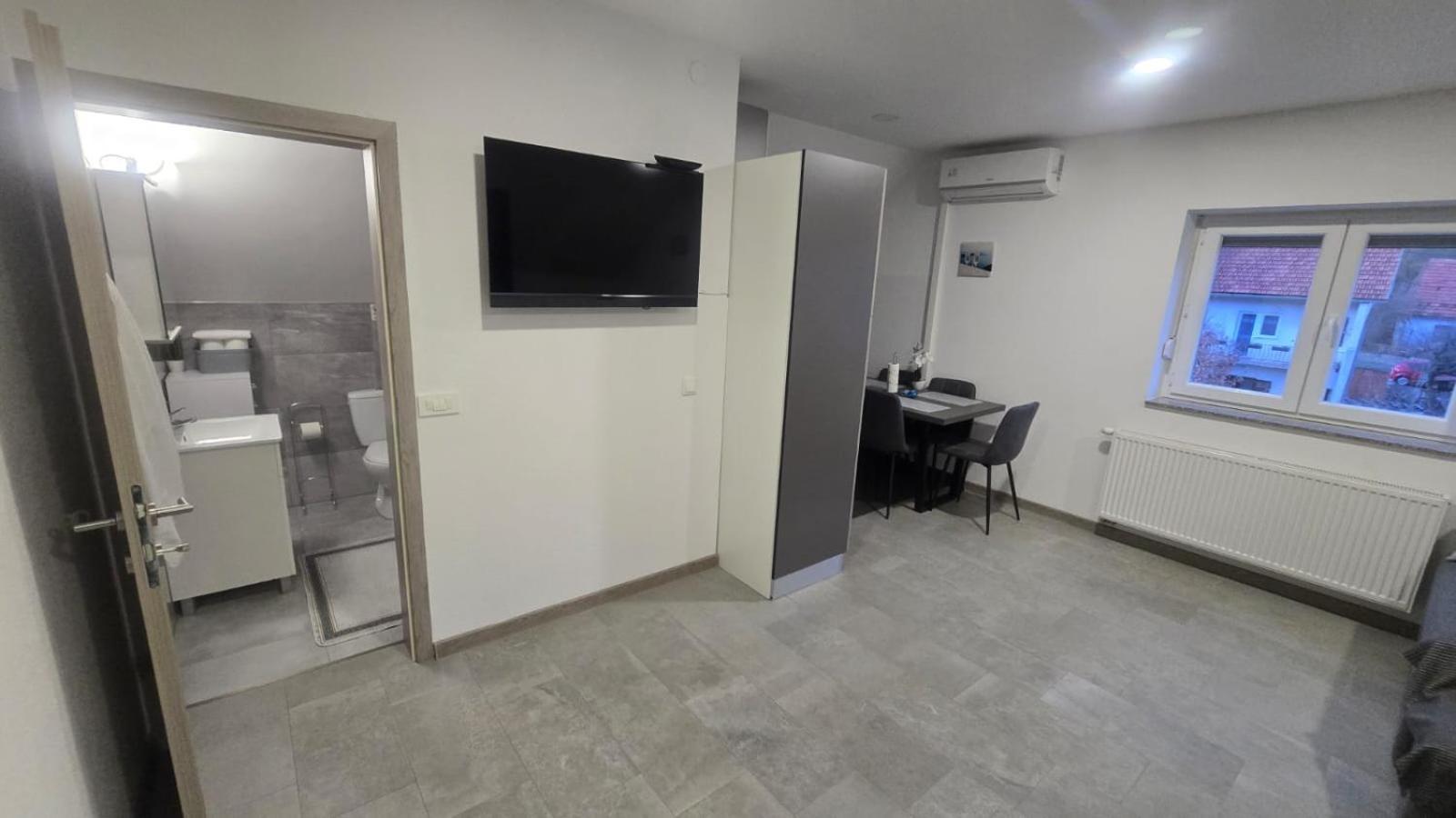 Apartmani Marijamagdalena Gračac Zewnętrze zdjęcie